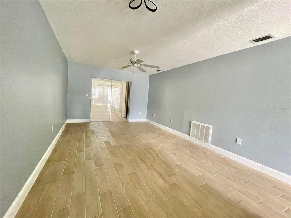 For Rent: $1,500 (2 beds, 1 baths, 972 Square Feet)