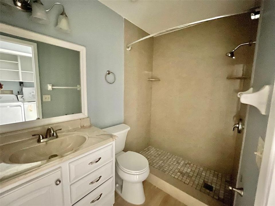 For Rent: $1,500 (2 beds, 1 baths, 972 Square Feet)