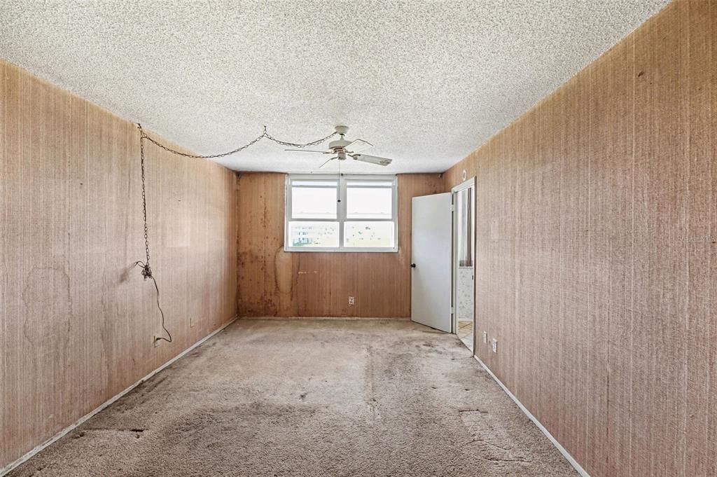 Activo con contrato: $89,950 (1 camas, 1 baños, 930 Pies cuadrados)