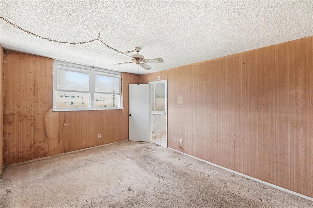 Activo con contrato: $89,950 (1 camas, 1 baños, 930 Pies cuadrados)