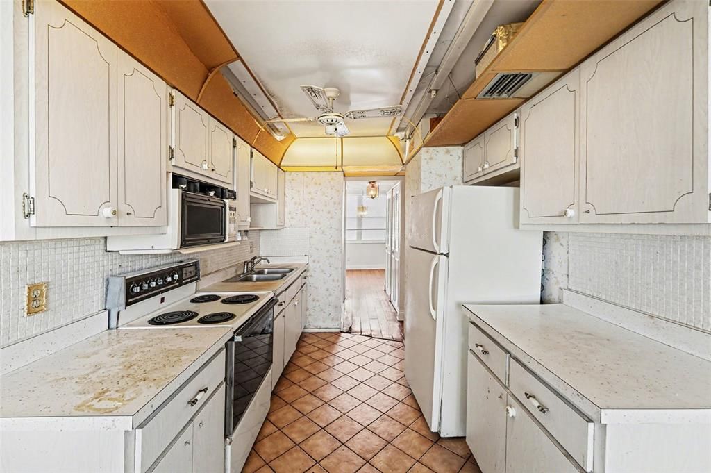 Activo con contrato: $89,950 (1 camas, 1 baños, 930 Pies cuadrados)