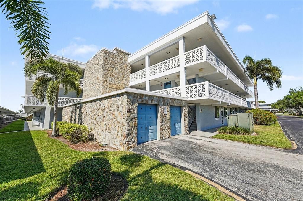 Activo con contrato: $89,950 (1 camas, 1 baños, 930 Pies cuadrados)