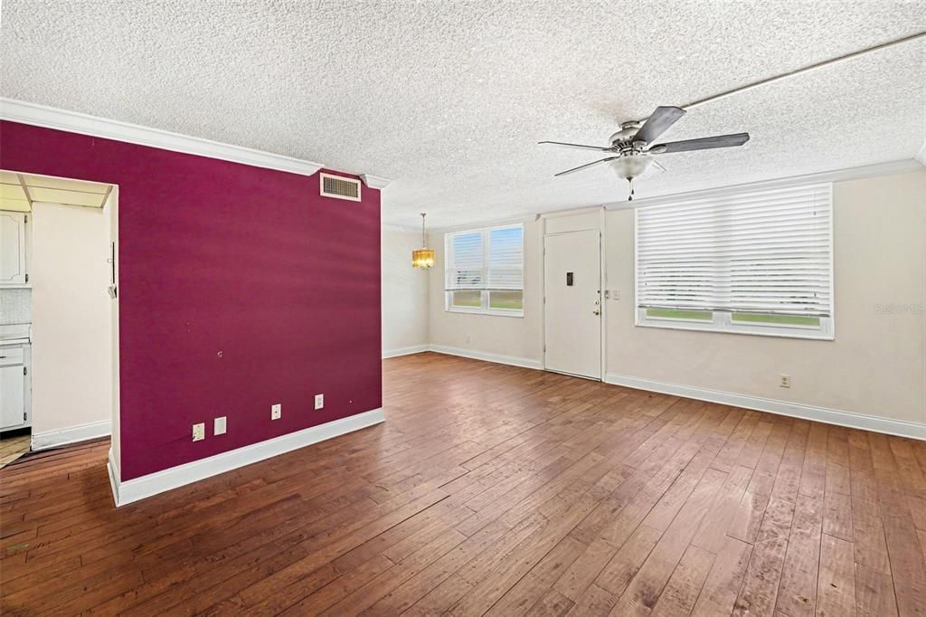 Activo con contrato: $89,950 (1 camas, 1 baños, 930 Pies cuadrados)