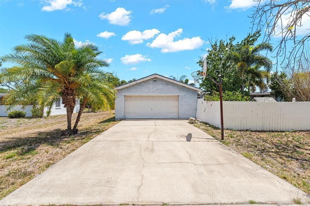 Active With Contract: $525,000 (4 beds, 3 baths, 2001 Square Feet)