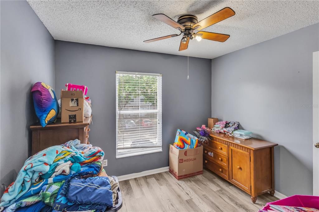 Activo con contrato: $234,999 (3 camas, 1 baños, 1280 Pies cuadrados)
