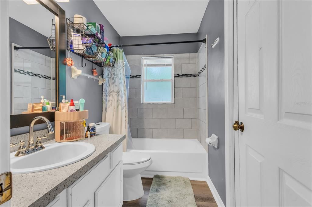 Activo con contrato: $234,999 (3 camas, 1 baños, 1280 Pies cuadrados)
