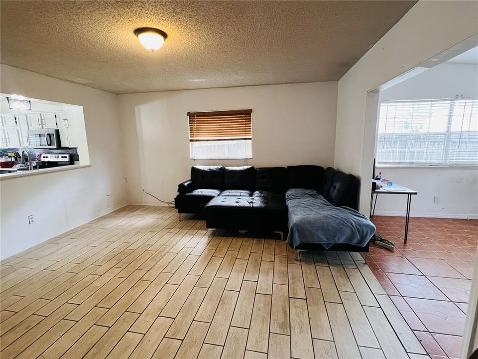 Activo con contrato: $234,999 (3 camas, 1 baños, 1280 Pies cuadrados)