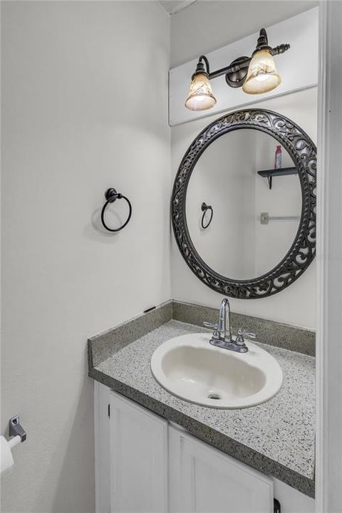 Activo con contrato: $234,999 (3 camas, 1 baños, 1280 Pies cuadrados)