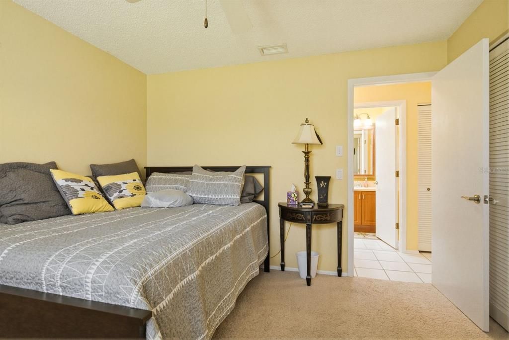 Activo con contrato: $359,000 (3 camas, 2 baños, 2168 Pies cuadrados)