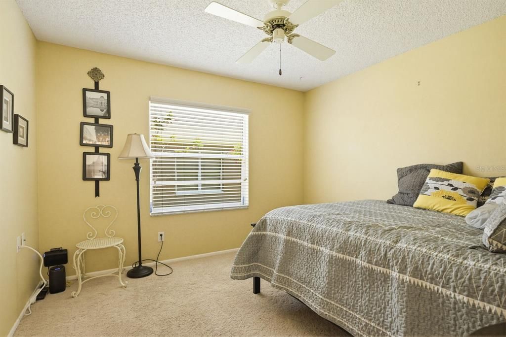 Activo con contrato: $359,000 (3 camas, 2 baños, 2168 Pies cuadrados)