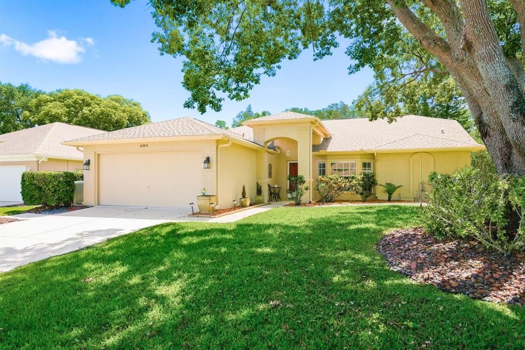 Activo con contrato: $359,000 (3 camas, 2 baños, 2168 Pies cuadrados)