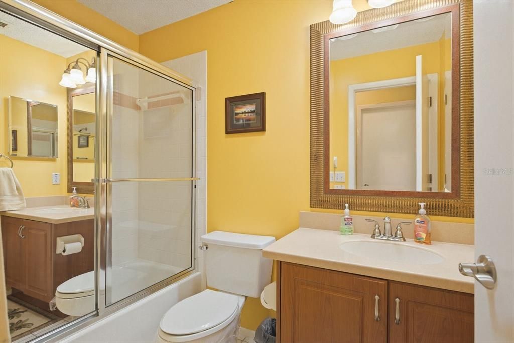 Activo con contrato: $359,000 (3 camas, 2 baños, 2168 Pies cuadrados)