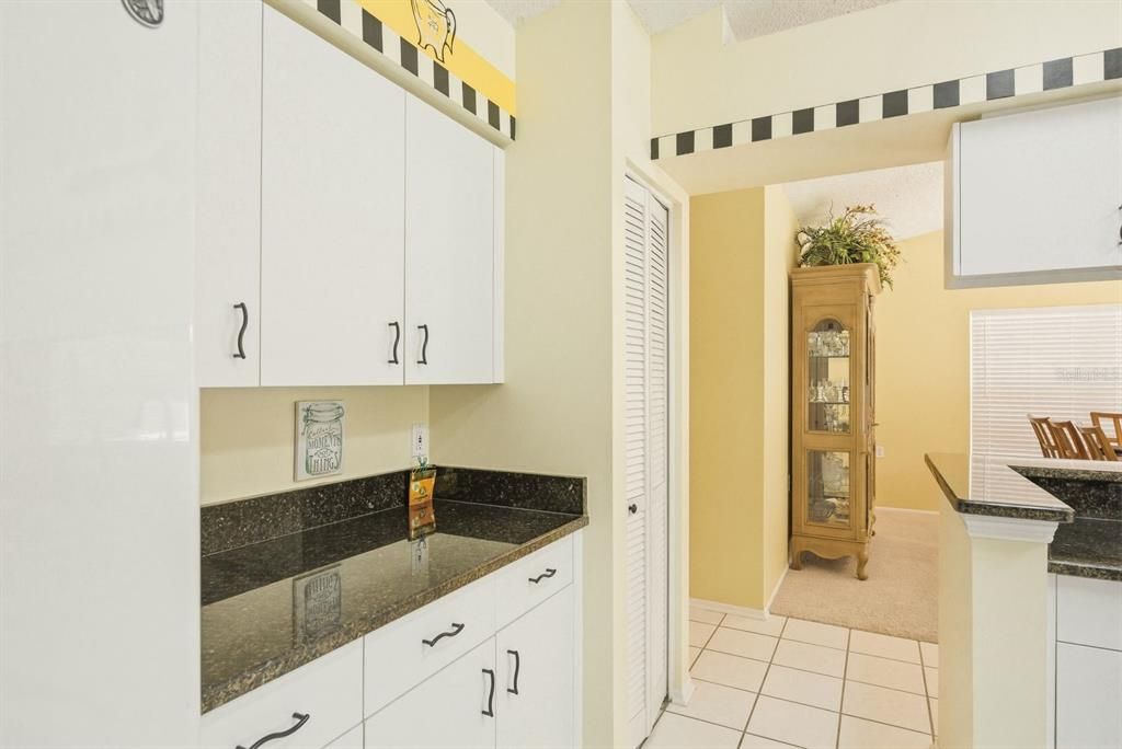 Activo con contrato: $359,000 (3 camas, 2 baños, 2168 Pies cuadrados)