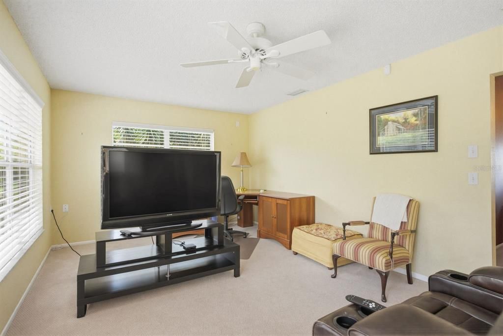 Activo con contrato: $359,000 (3 camas, 2 baños, 2168 Pies cuadrados)