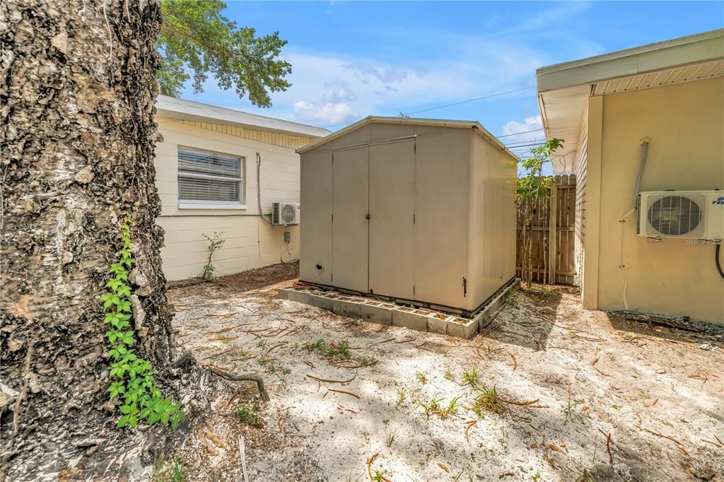For Sale: $650,000 (4 beds, 0 baths, 2558 Square Feet)