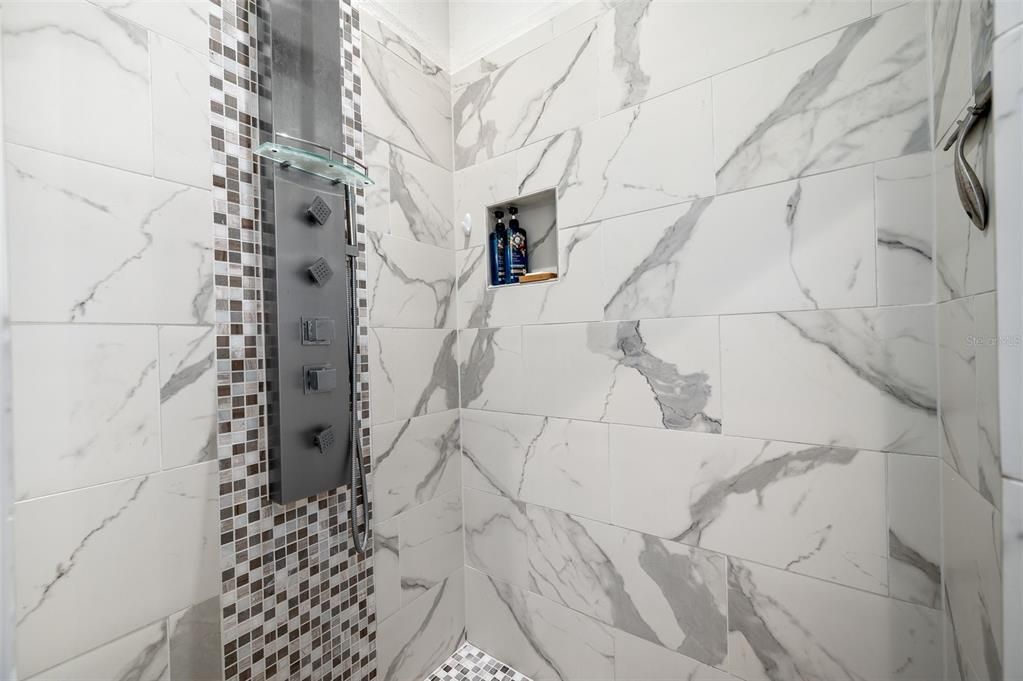 En Venta: $480,000 (4 camas, 3 baños, 2351 Pies cuadrados)