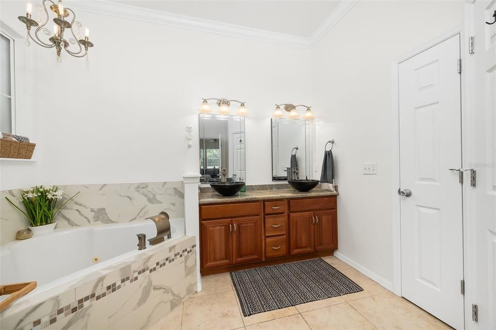 En Venta: $480,000 (4 camas, 3 baños, 2351 Pies cuadrados)