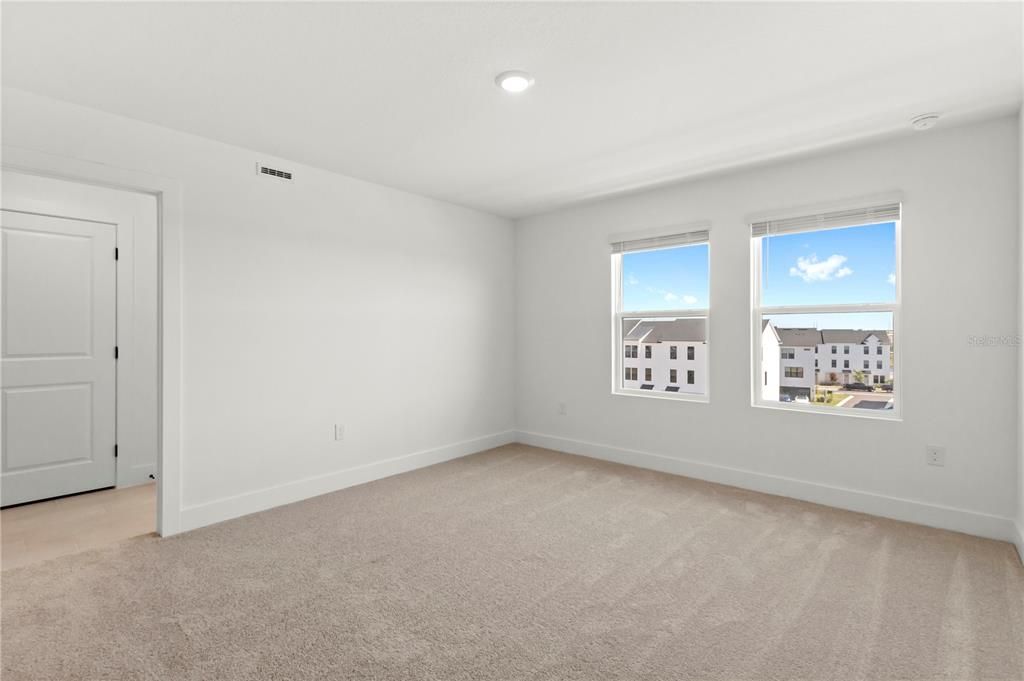 For Rent: $3,300 (3 beds, 3 baths, 1936 Square Feet)