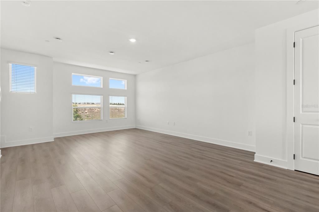 For Rent: $3,300 (3 beds, 3 baths, 1936 Square Feet)