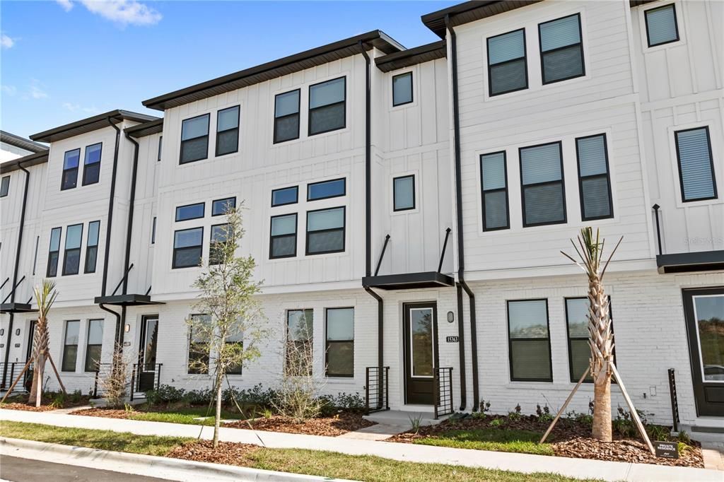 For Rent: $3,300 (3 beds, 3 baths, 1936 Square Feet)