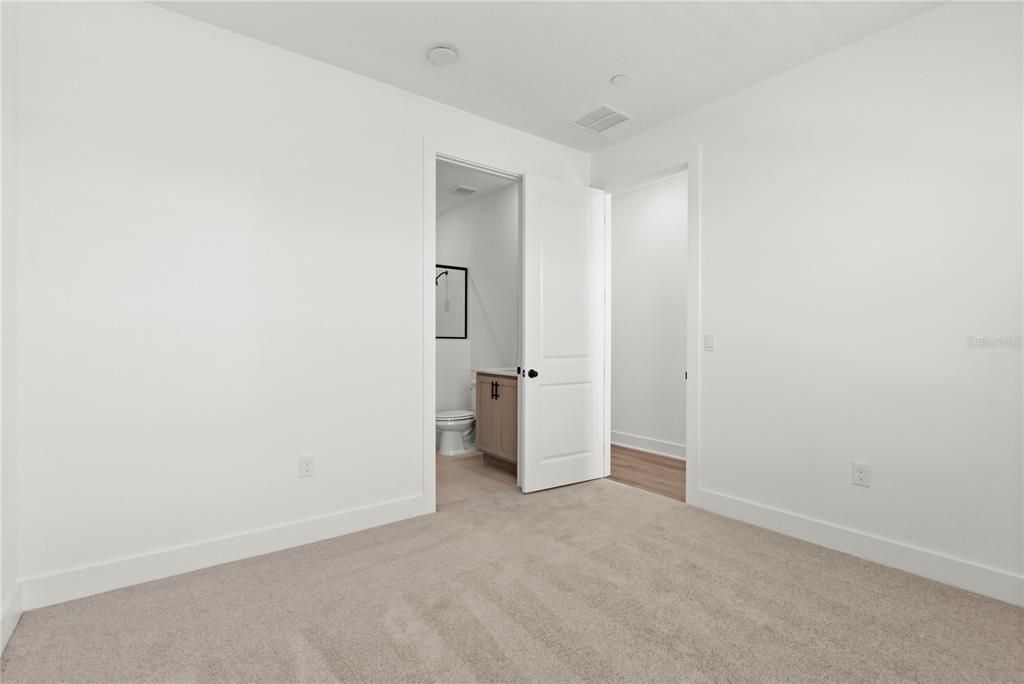 For Rent: $3,300 (3 beds, 3 baths, 1936 Square Feet)