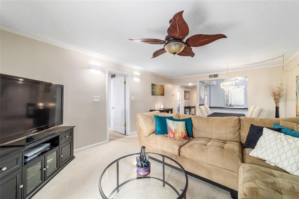 For Sale: $179,900 (2 beds, 2 baths, 1038 Square Feet)
