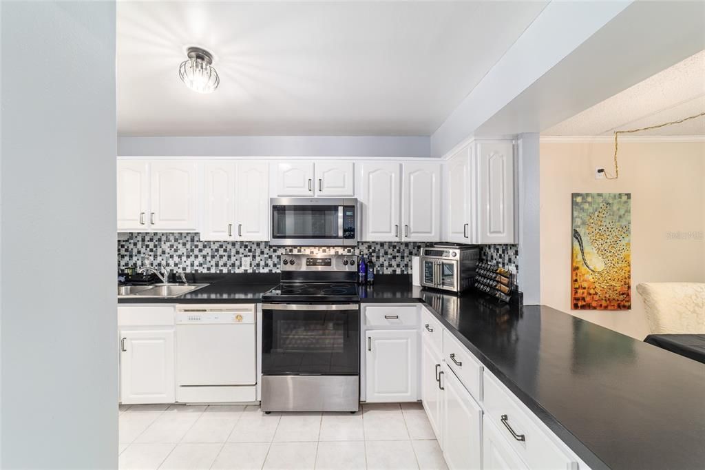 For Sale: $179,900 (2 beds, 2 baths, 1038 Square Feet)