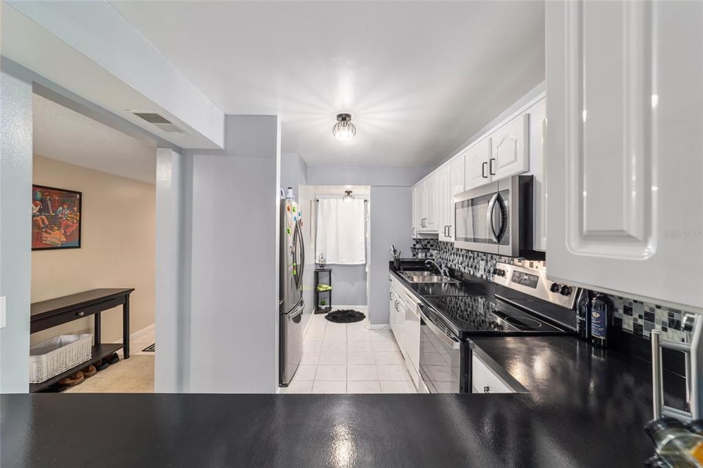 For Sale: $179,900 (2 beds, 2 baths, 1038 Square Feet)