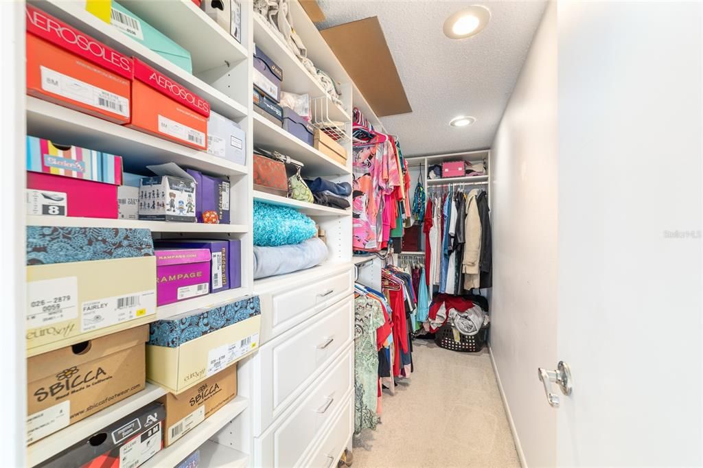 For Sale: $179,900 (2 beds, 2 baths, 1038 Square Feet)