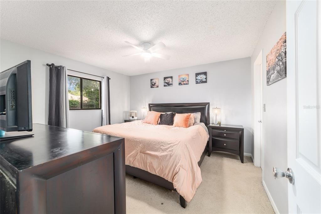 For Sale: $179,900 (2 beds, 2 baths, 1038 Square Feet)