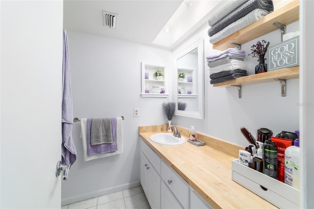 For Sale: $179,900 (2 beds, 2 baths, 1038 Square Feet)