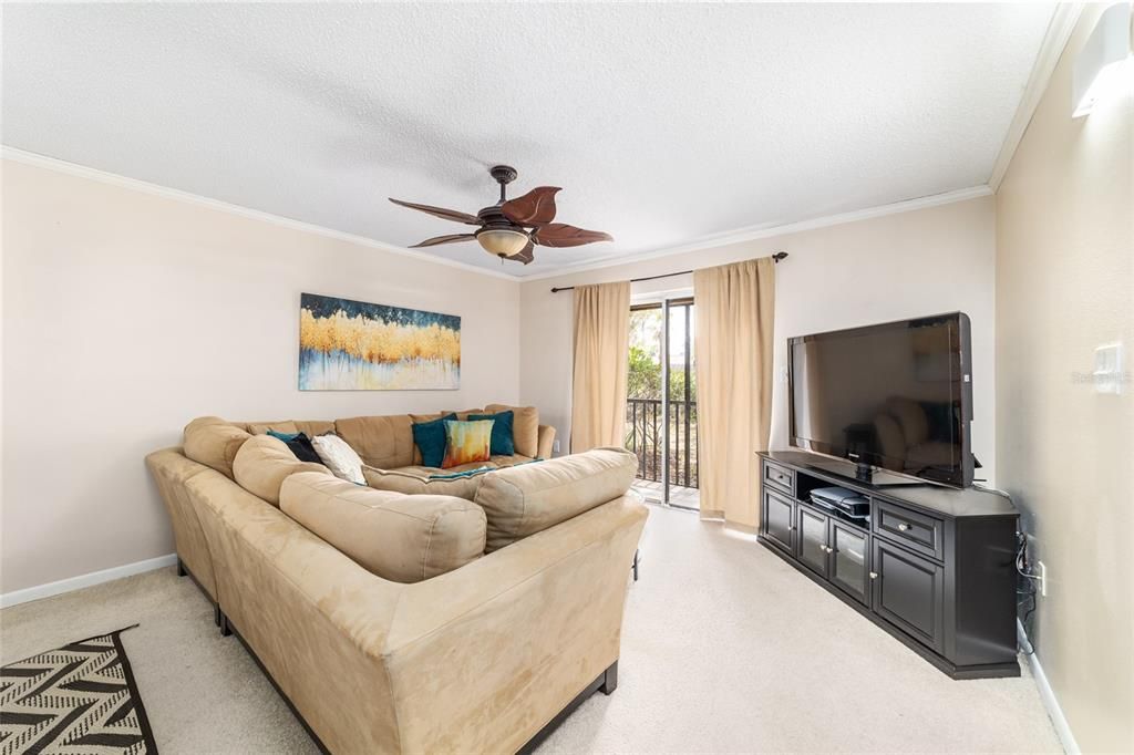 For Sale: $179,900 (2 beds, 2 baths, 1038 Square Feet)