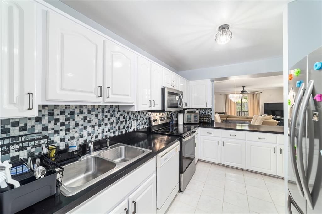 For Sale: $179,900 (2 beds, 2 baths, 1038 Square Feet)