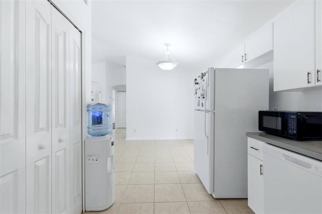 For Sale: $259,000 (3 beds, 2 baths, 1241 Square Feet)