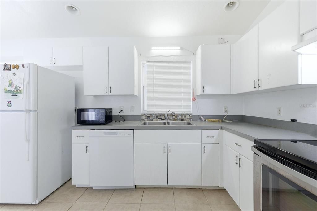 For Sale: $259,000 (3 beds, 2 baths, 1241 Square Feet)