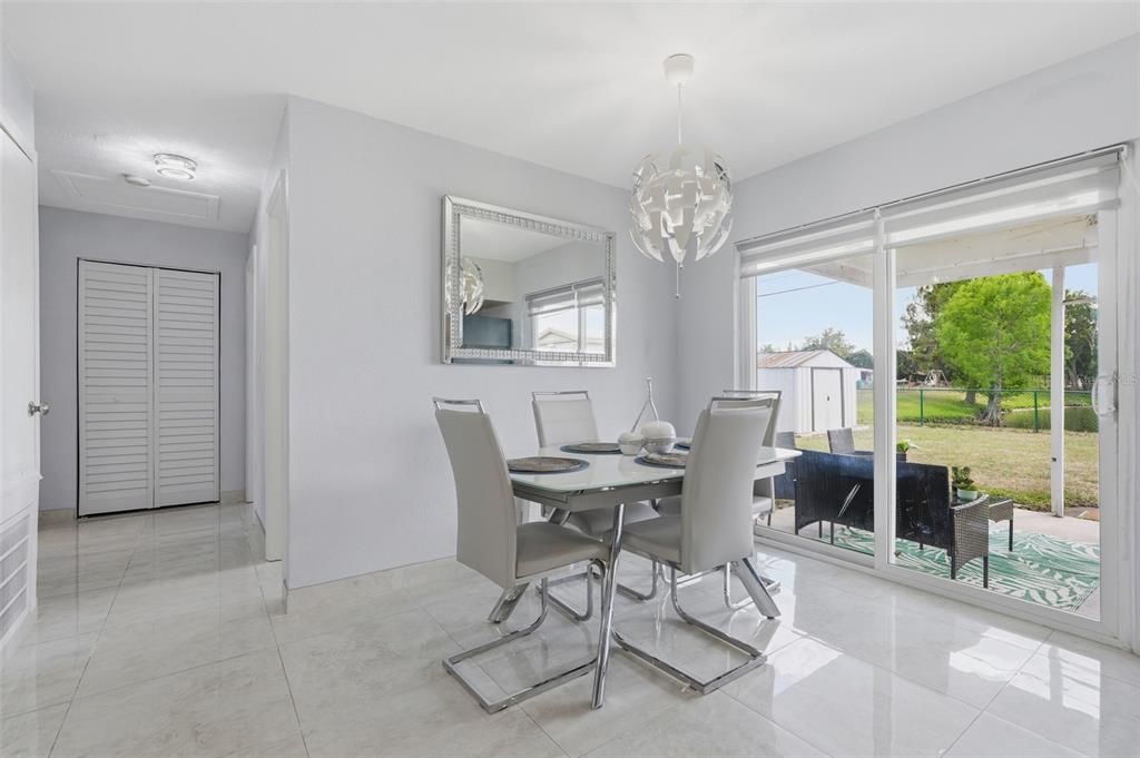Activo con contrato: $335,000 (3 camas, 1 baños, 936 Pies cuadrados)