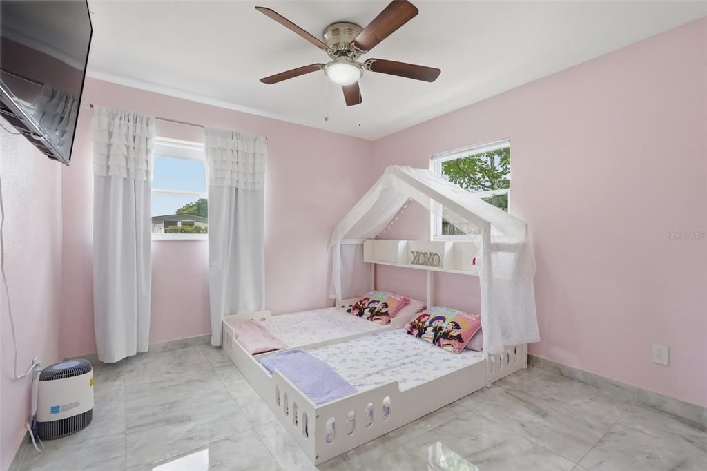 Activo con contrato: $335,000 (3 camas, 1 baños, 936 Pies cuadrados)