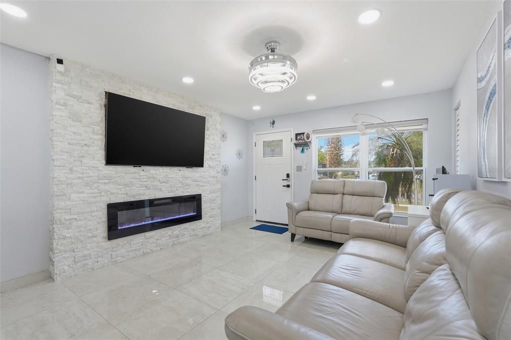 Activo con contrato: $335,000 (3 camas, 1 baños, 936 Pies cuadrados)