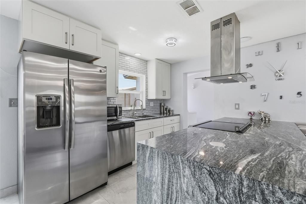 Activo con contrato: $335,000 (3 camas, 1 baños, 936 Pies cuadrados)