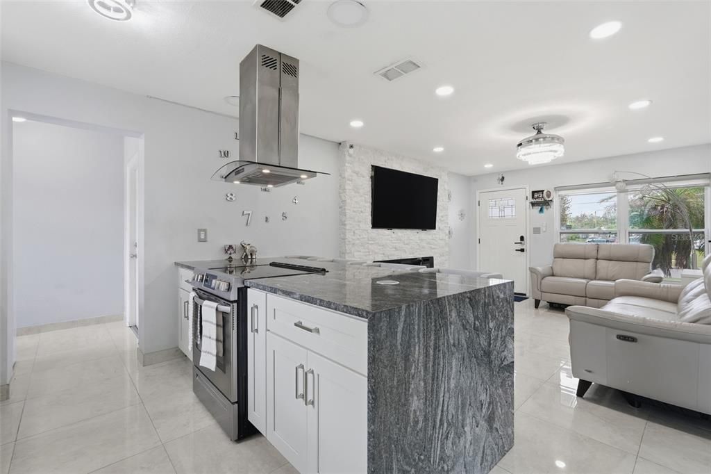 Activo con contrato: $335,000 (3 camas, 1 baños, 936 Pies cuadrados)