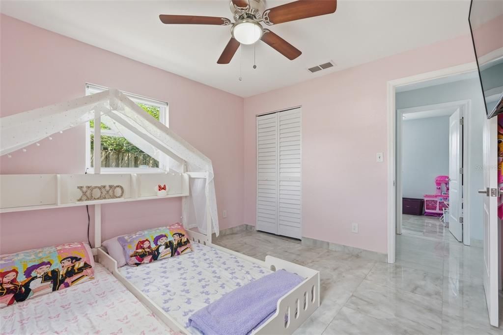 Activo con contrato: $335,000 (3 camas, 1 baños, 936 Pies cuadrados)