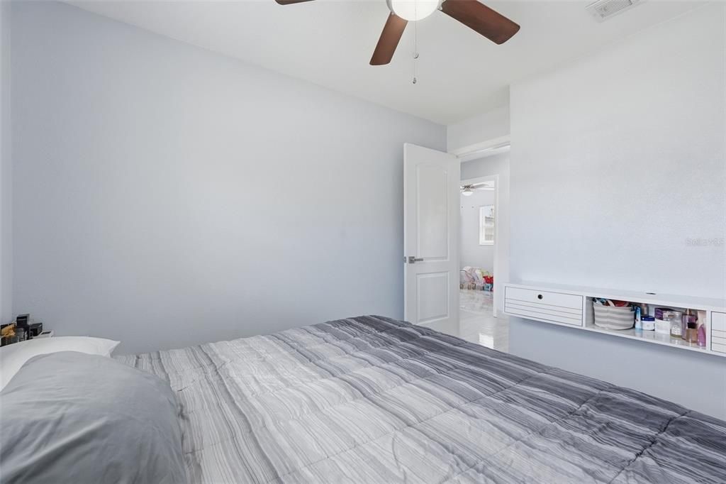 Activo con contrato: $335,000 (3 camas, 1 baños, 936 Pies cuadrados)