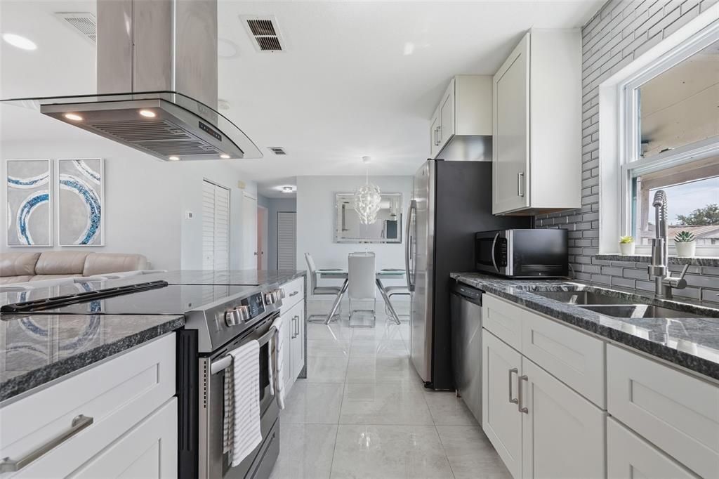 Activo con contrato: $335,000 (3 camas, 1 baños, 936 Pies cuadrados)