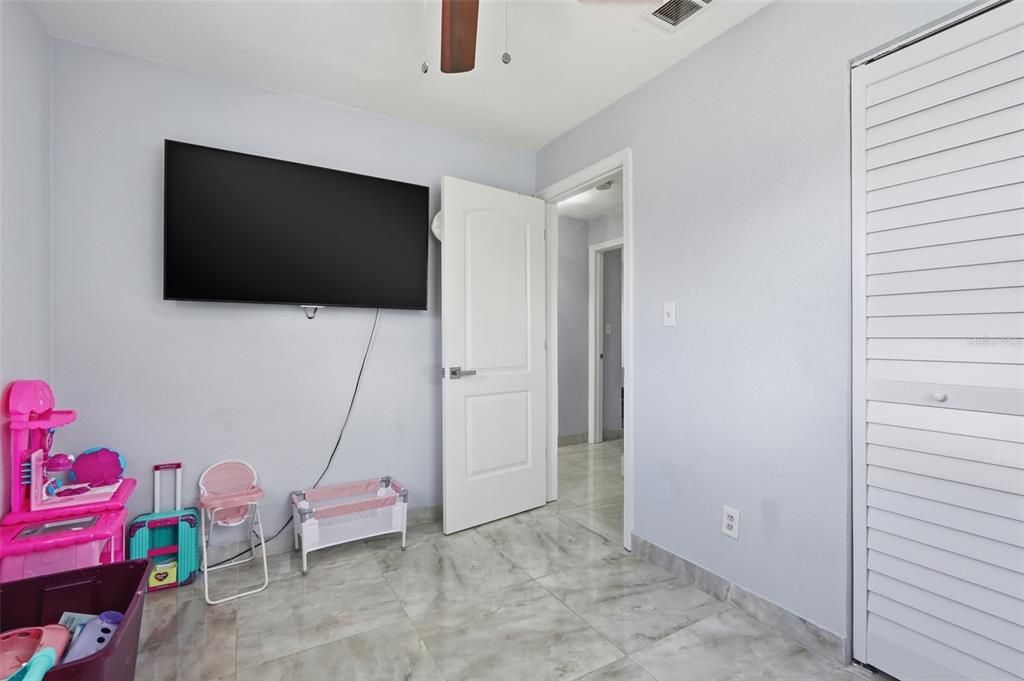 Activo con contrato: $335,000 (3 camas, 1 baños, 936 Pies cuadrados)