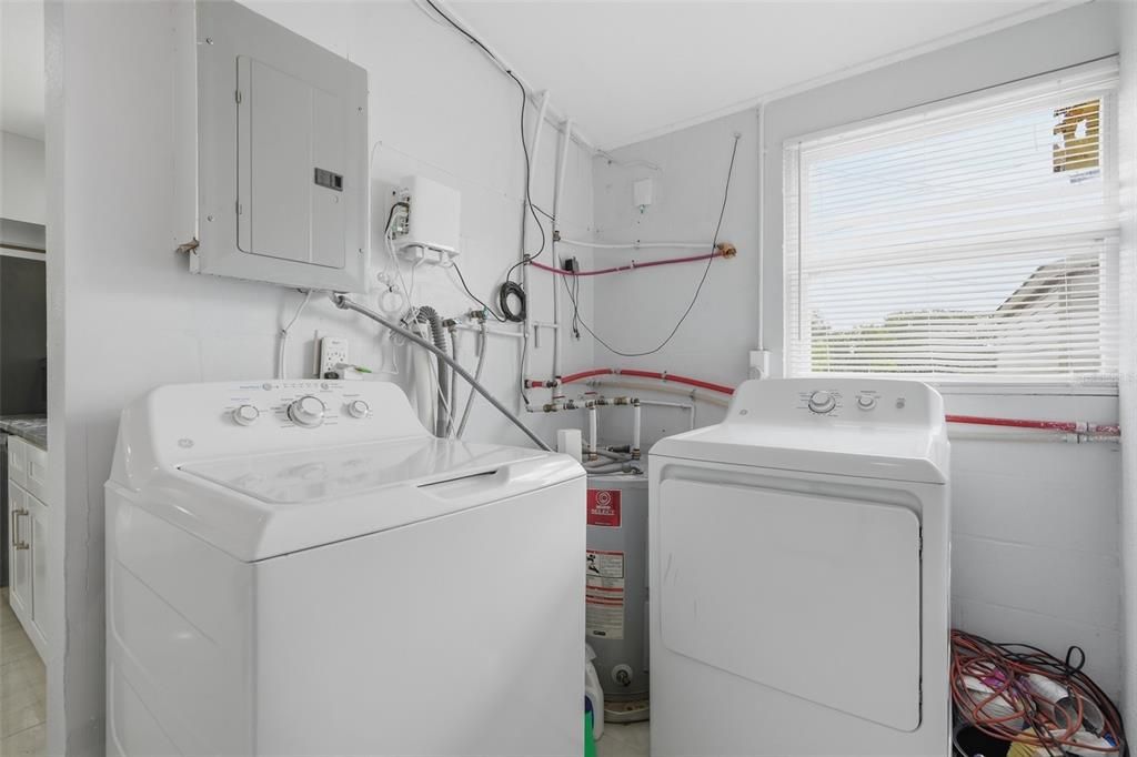 Activo con contrato: $335,000 (3 camas, 1 baños, 936 Pies cuadrados)