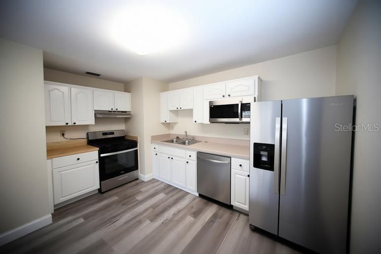 For Sale: $332,900 (3 beds, 2 baths, 1953 Square Feet)