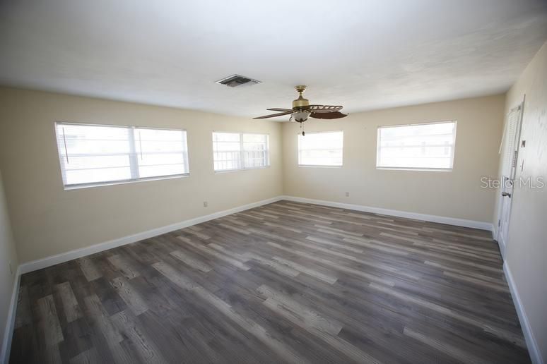 For Sale: $332,900 (3 beds, 2 baths, 1953 Square Feet)
