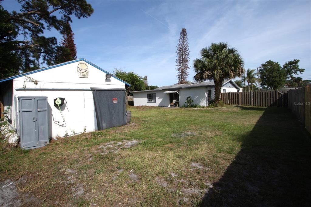 For Sale: $332,900 (3 beds, 2 baths, 1953 Square Feet)