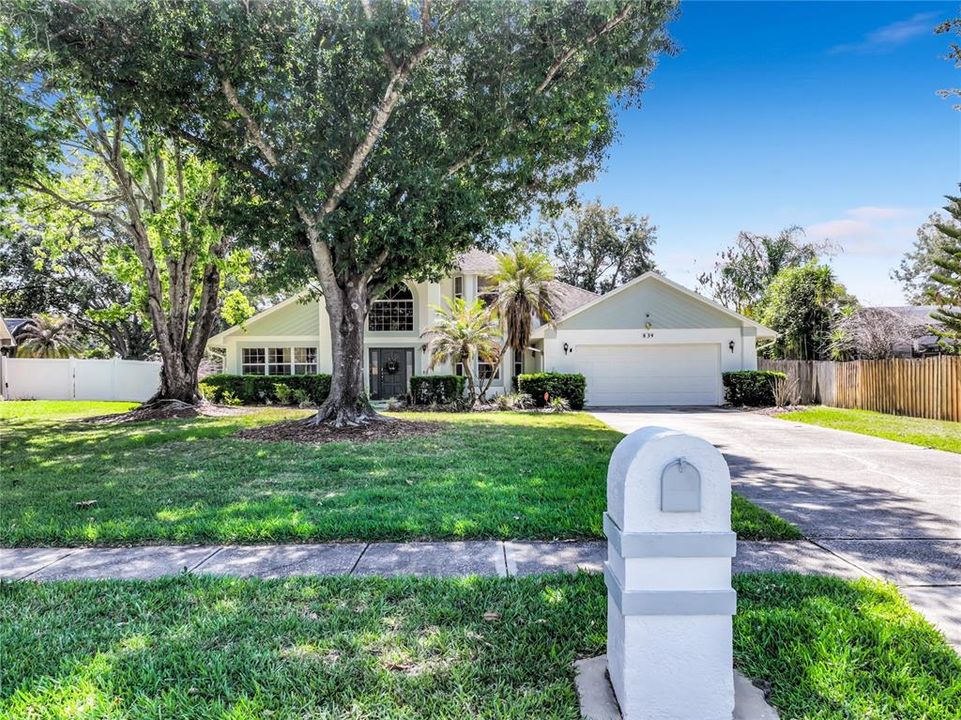 Active With Contract: $599,900 (4 beds, 2 baths, 2889 Square Feet)