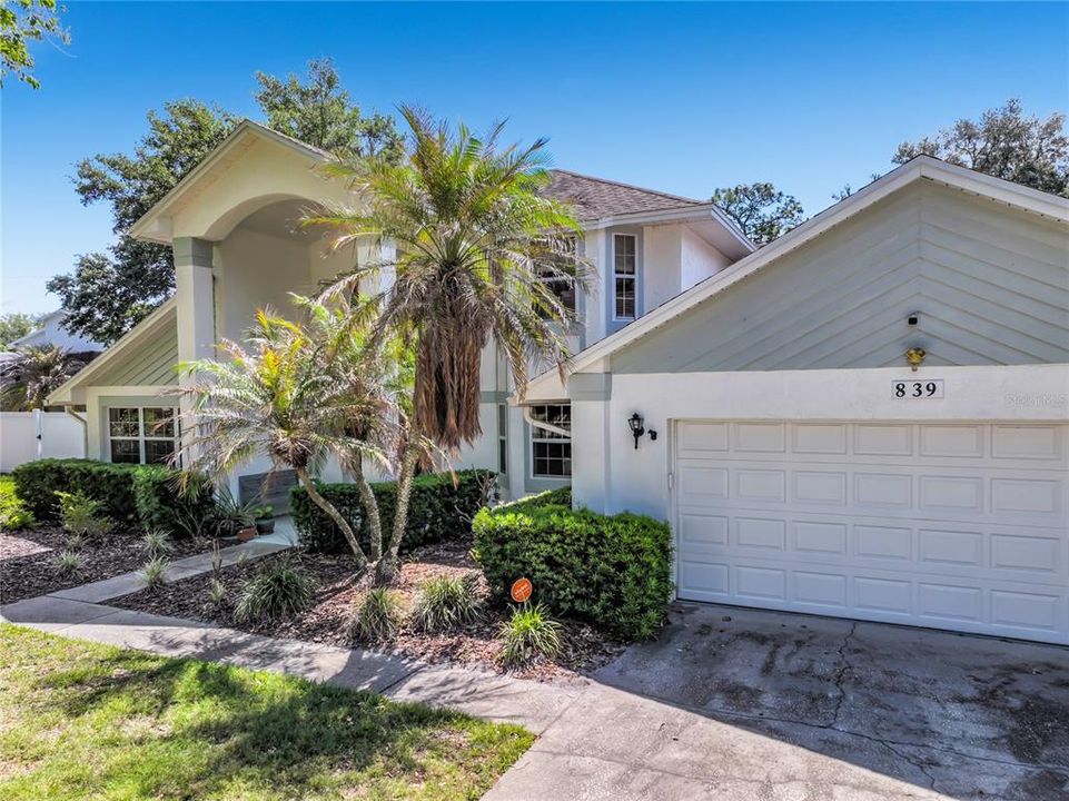 Active With Contract: $599,900 (4 beds, 2 baths, 2889 Square Feet)